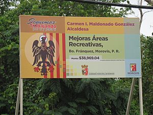 Sign indicating improvements to recreational centers in Fránquez