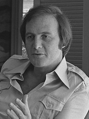 Jerry Weintraub 1975 (cropped).jpg