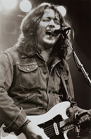 Rory Gallagher 1982.jpg