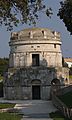 Tomb of Theodoric the Great Ravenna (cropped)