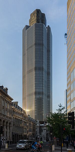 Tower 42 looking north from Bishopsgate 2011-05-04