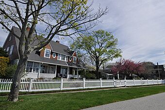 WarwickRI Buttonwoods 4.jpg