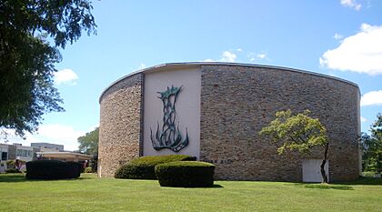 Chizuk Amuno Synagogue.jpg