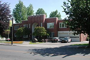 Exterior of Milwaukie City Hall, 2009