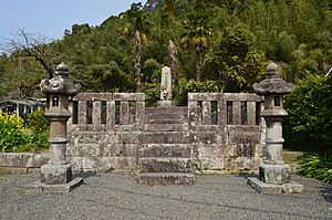 Tomb of Shimazu Yoshihisa in Tokujian-ato