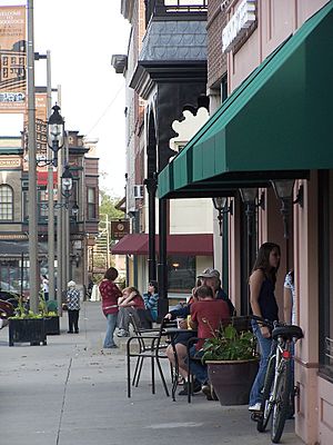 Woodstock Illinois Square Candid SE