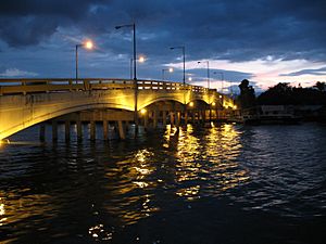 The bridge into Puerto Cortés