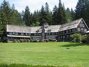 Lake Quinault Lodge.jpg