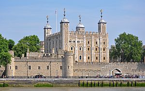 Tower of London viewed from the River Thames.jpg