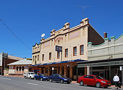 West Wyalong Metropolitan Hotel 001