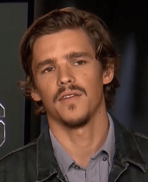 Brenton Thwaites in 2020.png