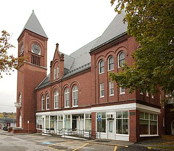 Brewster Memorial Hall.jpg