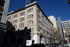 Broome St 6th Av td (2018-11-07) 14 - Chelsea HS