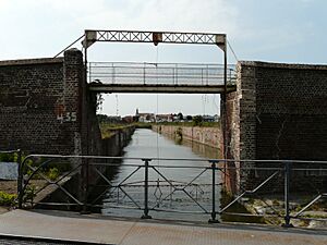 Canal docks cambrai