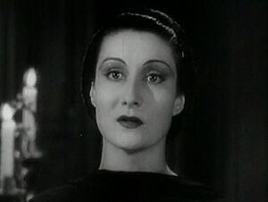 GloriaHolden2DraculasDaughterTrailerScreenshot1936.jpg