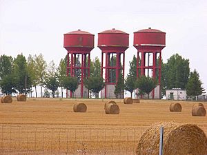 Guillaucourt, Somme, Fr, 3xredWaterTowerPicardie