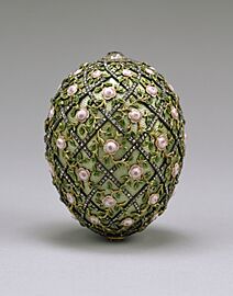 House of Fabergé - Rose Trellis Egg - Walters 44501