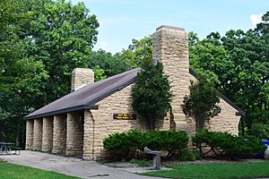 Hoyt Park shelter.jpg