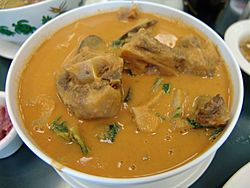 Kare-kare oxtail stew 1.jpg