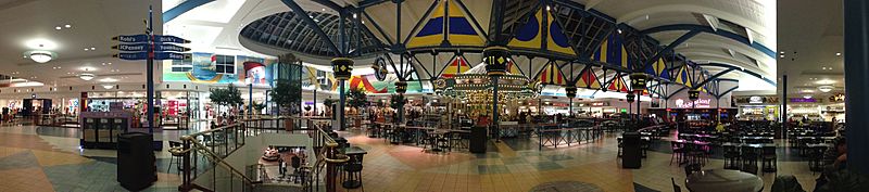 RiverTown Crossings food court