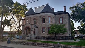 Marion County courthouse in Yellville