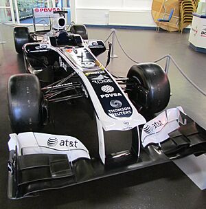 2011 - Williams FW33 (12679186434).jpg