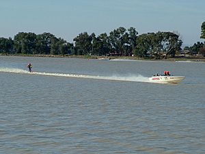 Lake-albert-ski