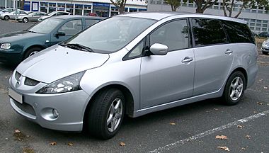 Mitsubishi Grandis front 20071102.jpg