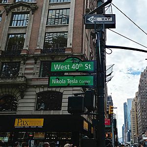 Nikola Tesla Corner (in front of Bryant Park), W 40th St, Manhattan, New York City (2017-10-16 08.35 by Kazuhisa OTSUBO)