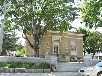 Public Library Bridgton, Maine.jpg