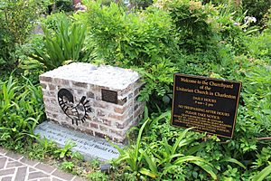 Unitarian Church churchyard 01, Charleston