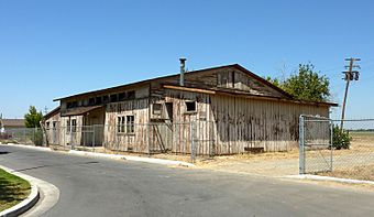 2009-0820-WeedpatchCamp-CommunityHall.jpg