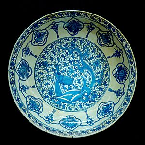 Plate dragon Louvre MAO696