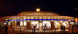 Southgate Station, London N14 - geograph.org.uk - 1605783.jpg