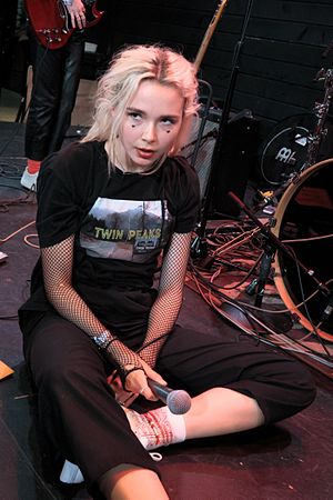 The Regrettes (43549333725).jpg