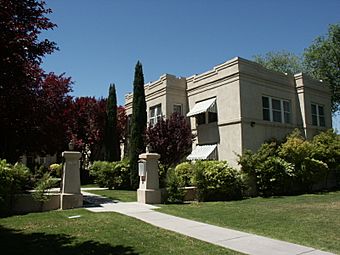 Castle Apartments Albuquerque 2004 1.jpg