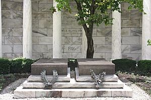 Harding Tomb-2011 07 12 IMG 0884