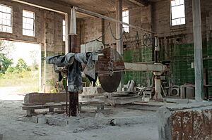 Saw inside the quarry building