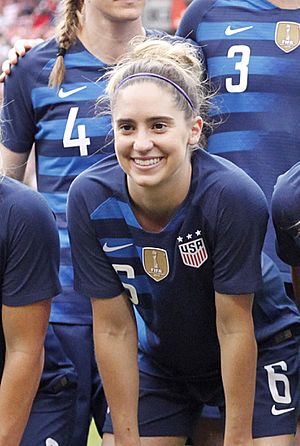 USWNT group photo (42878126761) (cropped 2).jpg