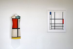1965 Mondrian dress by Yves Saint Laurent et Pier Mondrian (Musée national d'art moderne, Paris)