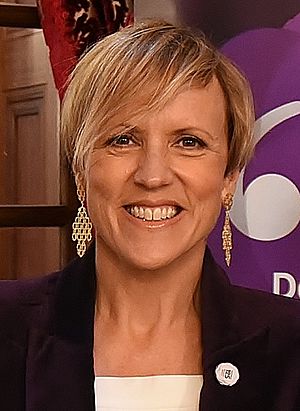 Hilary Barry (cropped).jpg