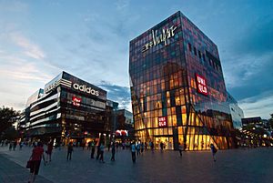 Sanlitun at dusk