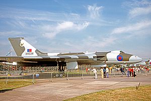 Avro 698 Vulcan SR.2 XH534 27 Sq FINN 30.07.77 edited-2