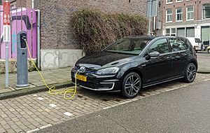 Black VW Golf GTE charging fl, Amsterdam (20150224 102438)