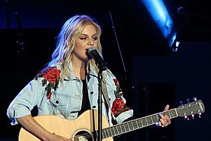 Kelsea Ballerini in concert in 2017