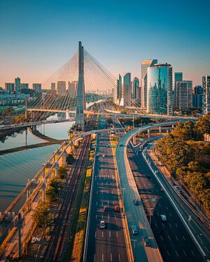 Marginal Pinheiros e Ponte Estaiada