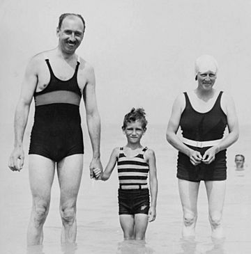 Percy Fender with family 1933