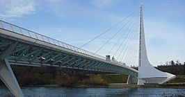 Sundial Bridge at Turtle Bay (cropped).jpg