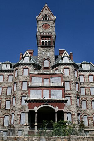 Worcester state hospital (2817790263).jpg