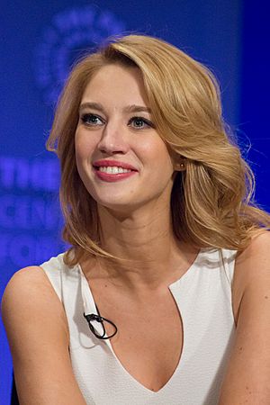 Yael Grobglas at 2015 PaleyFest.jpg